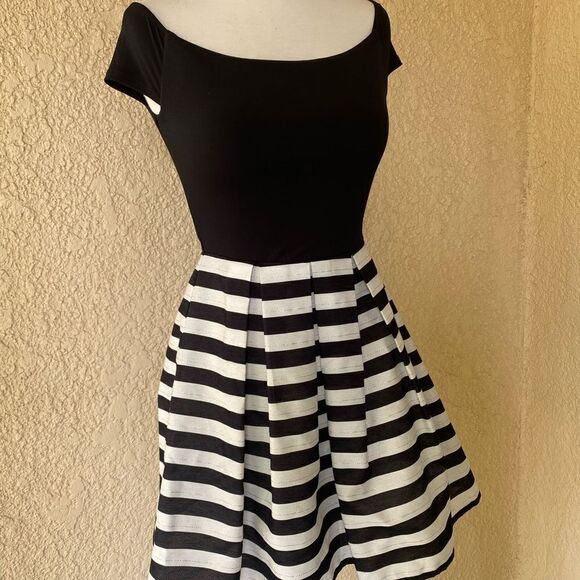 City Studio Speechless Off the Shoulder Black&White w/Silver‎ Detail Dress Sz.1 - Picture 9 of 10